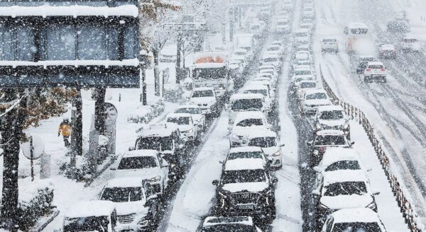 폭설 경보 발령! 안전한 겨울나기를 위한 완벽 대비 가이드 2026